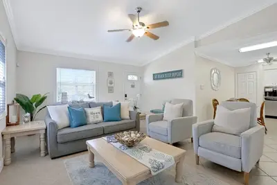 Image de Charming getaway in prime location with fast WiFi, W/D, and central Ac