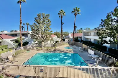 Image de Best Value Cathedral City Condo with Mountain View
