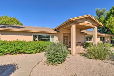 Image de 2 Mi to Dtwn: Mesa Home w/ Yard & Pool