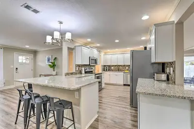 Image de Spacious Fort Walton Beach Home ~ 2 Mi to Beach!