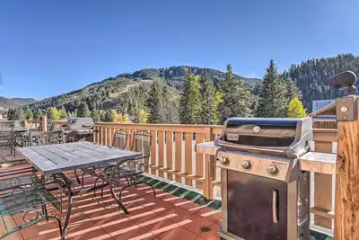Image de Red River Condo on Main Street w/ Mtn View!