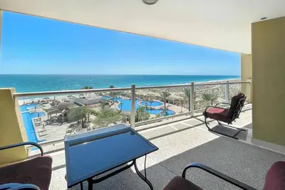 Image de Hidden Gem Condo with Pools & Private Beach #503