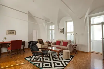 Image de Laura Tour As / Charming 1br, Ac, quiet apartment by Town Hall