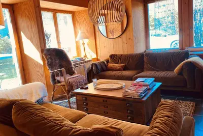 Image de Chalet Savoyard avec Cheminée et Parking à Samoëns