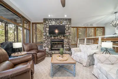 Image de Woodland Escape Lake Ouachita Mtn Harbor Sleeps 10