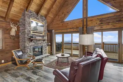 Image de Upscale Cabin With Stunning Views