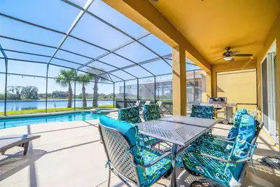 Image de Sunny Villa 6bd/5ba with privat pool, spa and grill