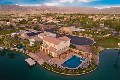 Image de The Lakefront Social: An Extraordinary Waterfront Experience