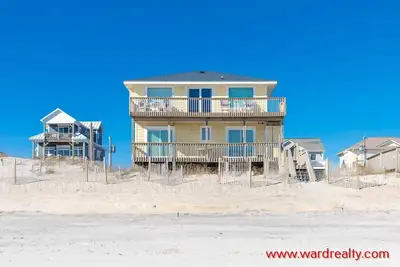 Image de Sanderling - 4 bedroom, 2. 5 Oceanfront Home in North Topsail Beach!