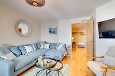 Image de West Bay Watch - Deux Chambres Appartement, Couchages 4