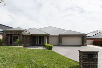 The Centennial - Modern Entertaining Home, Sleeps 8