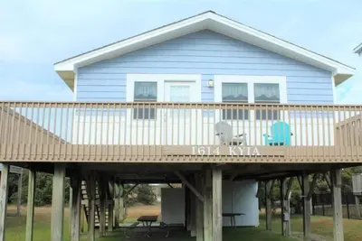 Image de Deacon on Dolphin! Quaint 3rd Row Beach House with Ocean Views!