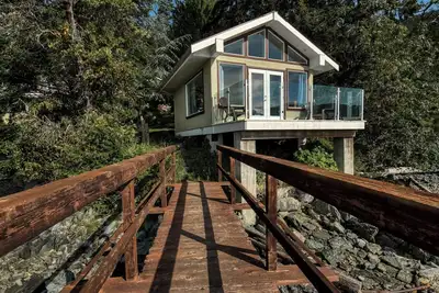 Image de Boathouse on Maple Bay