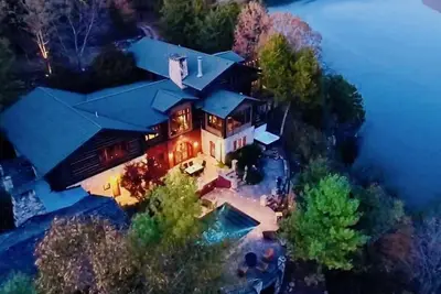 Image de Private 10, 000 SqFt lakefront log estate  w. Pool  - Golfers Retreat - Close to Big Cedar!