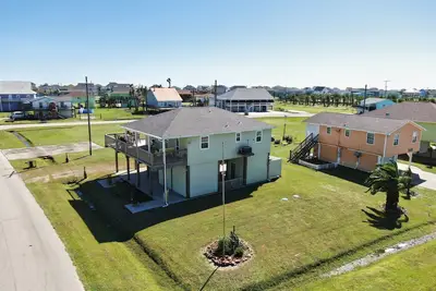 Image de Stroll the Beach! Relaxing Home 7 Min Walk to Beach+ Outdoor Space