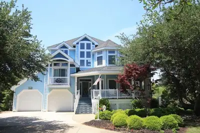 Endless Sunsets: Private Pool & Spa, Club Access