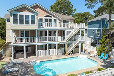 Turtles Nest: Private Pool, Spa, Corolla Light