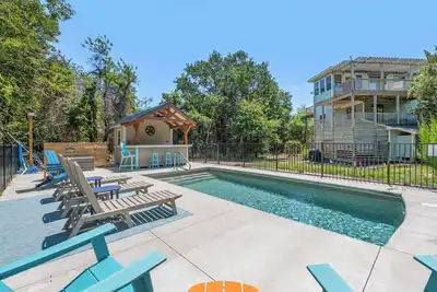 Image de 3 Weeks On The Shores: Private Heated Pool & Hot Tub, Tiki Bar & Putting green