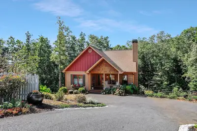 Image de Cozy Cottage minutes from Wineries & 5 miles to Dahlonega Square
