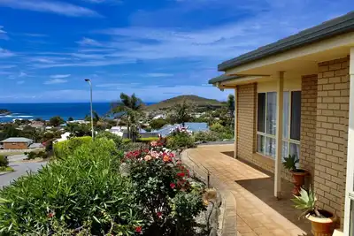 Image de Villa Marie: 3 Bedrooms Family Friendly | Walk to the Beach + Sea View | Pets Welcome (Outdoors) | Bbq Patio | - Stay 4 Nights, Pay Only 3 (June - August 2025)