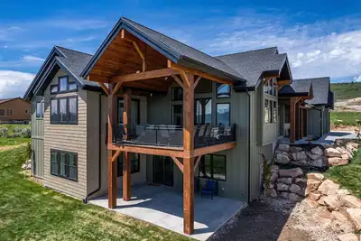 Image de **Free Night** (Winter/Spring Stays) (Stay 3 get 4th free) Huge Lodge Sleeps 50!