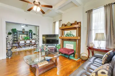 Image de Central Albany Home with Covered Porch & Patio!