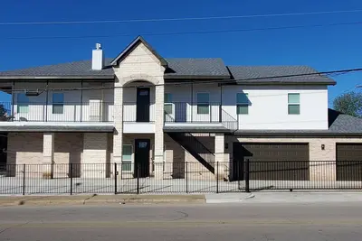Image de Amazing Spacious House in Ideal Location - Perfect for Large Groups!