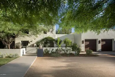 Image de 1926 Historic & Luxurious Adobe at Phoenix Country Club