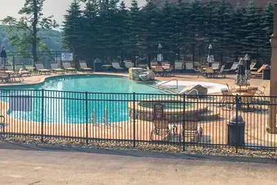 Image de Ski in\/out on the Southwind Trail, Hot Tub. -- best location in Seven Springs