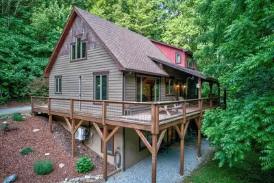 Image de The Guf - Total privacy, 13 mins to downtown Boone, brand new hot tub, pet friendly!
