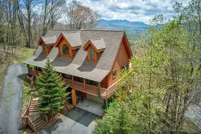 Image de Elk Ridge Lodge - Log Cabin with hot tub, big views, game room close to Ski