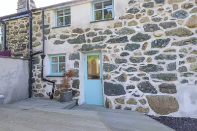 Image de Fron Heulog, pet friendly, with open fire in Llangybi, Gwynedd