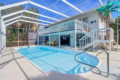 Image de Bayfront Duplex! Gulf Access w/ Dock, Pool, Bikes, Kayak & Over $100 of Free Daily Activities!