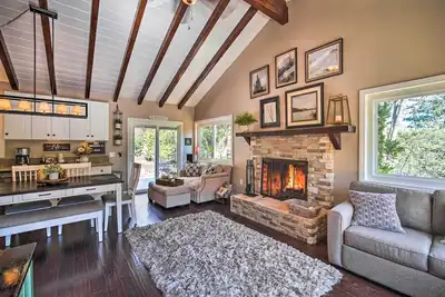 Image de Tree-Lined Twin Peaks Cottage w/ Custom Stream