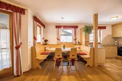 Image de Appartement \"Ciasa Tlara Lisa\" près de la remonte-pente avec vue sur la montagne, Wi-Fi et jardin