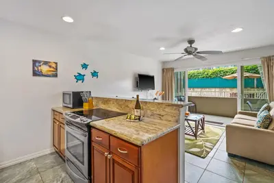 Image de 2Br Kauai Kailani Condo, Pool, walk to Ocean & Shops, Ac Kk117