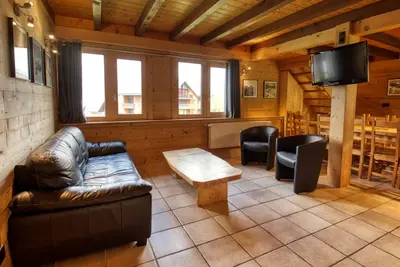 Image de Charmant chalet rénové, 10-12 pers, au pied des pistes à Morillon 1100 avec sauna et terrasse!
