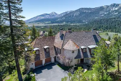 Image de Stunning 5000 sq. ft. Grand Chateau, Best Views in Mammoth. Near Lakes Basin