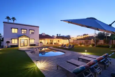 Image de Fresh Prince of Scottsdale - Pool\/Spa&Sports Court