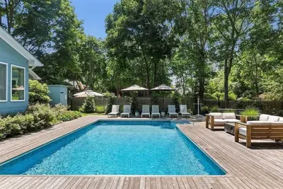 Image de Luxe Westhampton Beach Home w/ Pool & Hot Tub
