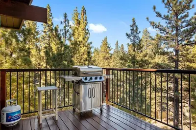 Image de Four Seasons Vista + Hot Tub + Views + Games!