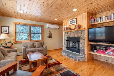 Image de English Woods Ski Chalet  | 3 Bed, 2 Bath