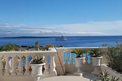 Image de Appartement et grande terrasse vue mer