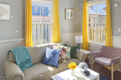 Image de Fresh and Modern Downtown Historic Duplex with Two Private Pools