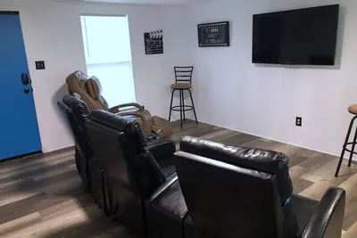 Image de Clean and Central to Everything!