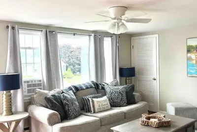 Image de Coastal Narragansett Home!