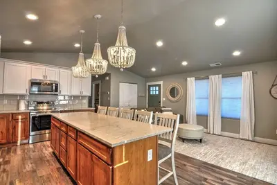 Image de Downtown Cottage on White w/private Hot Tub