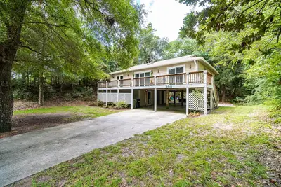 Image de Family Entertainment Beach House, Hot tub
