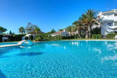 Confortable appartement pour 4 personnes avec Wifi, piscine, climatisation, Tv, terrasse et parking