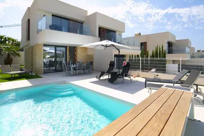 Image de Belle maison de vacances avec Wifi, climatisation, piscine privée, Tv et terrasse